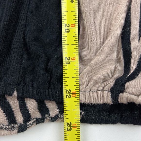 Max Studio Sleeveless V NeckTank Top - Picture 4 of 8